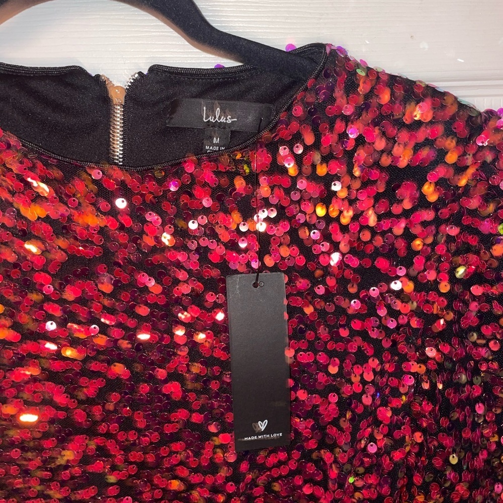 Lulu's Sparkling Coral Pink Sequin Crop Top NWT Medium - Picture 2 of 3